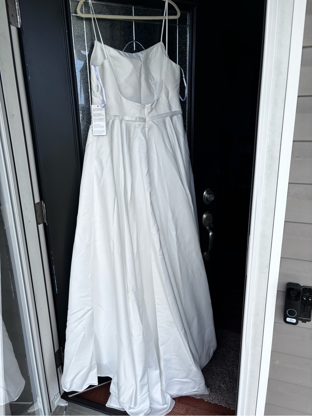 Ivory Satin Bridal Gown with Square Neckline - Picture 5 of 6